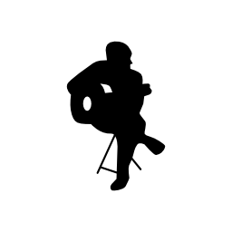 フラメンコ・ギター・プレーヤーシルエット無料アイコンを座っています。